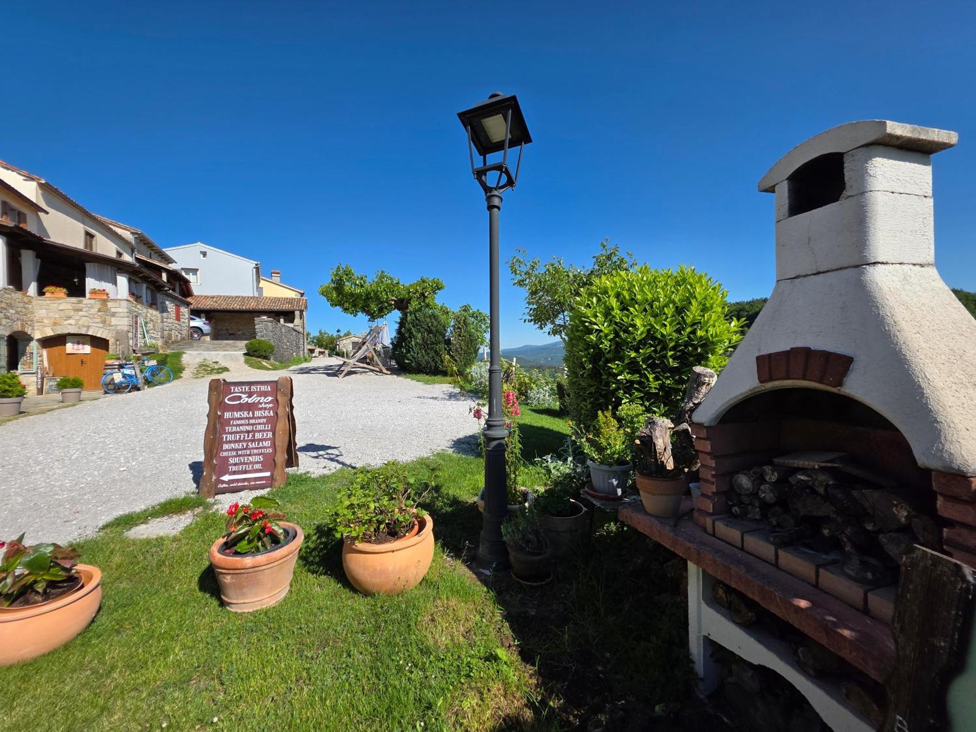 Apartment Hum-The Smallest Town In The World Exterior foto